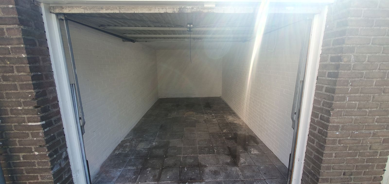 Nette garage te huur Peltlaan 93