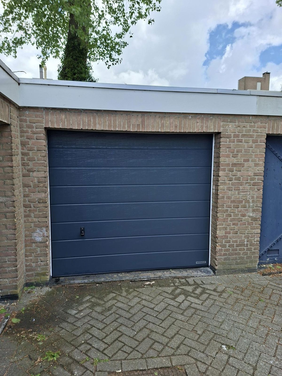 🚗 TE HUUR: XXL Garagebox (28m²) met stroom & water – Rotterdam Lombardijen